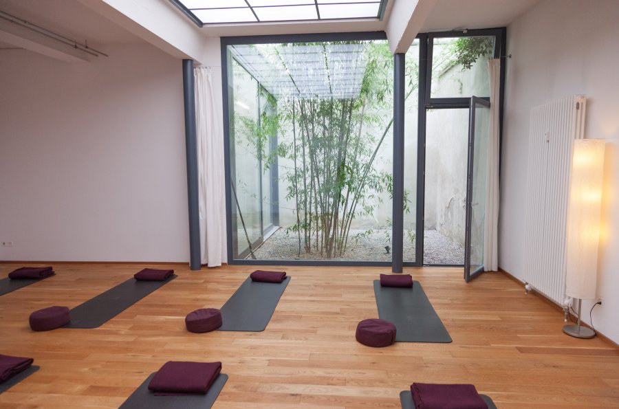 www.yoga-atelier-basel.ch